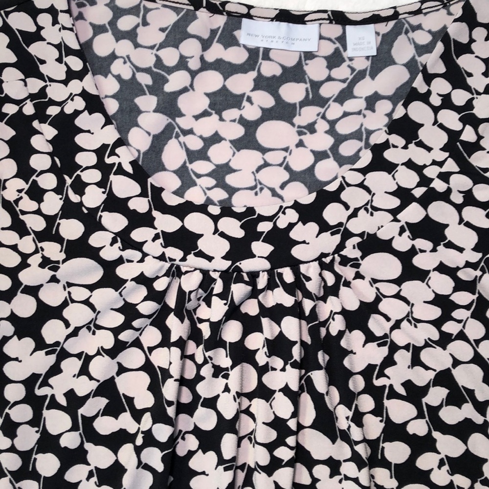 Short Sleeve Top - Picture 3 of 4